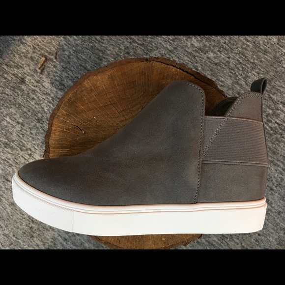 Diana-G. Gray sneakers by Soda - Picture 6 of 8